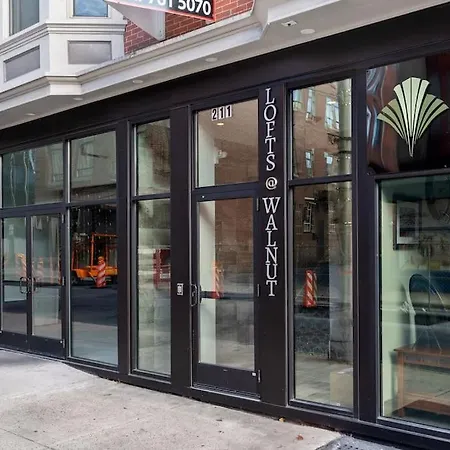 Lofts At Walnut: 1Br Fast Wi-Fi Apartment